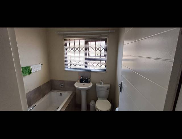 3 BEDROOM HOUSE FOR SALE IN BEVERLEY HILLS